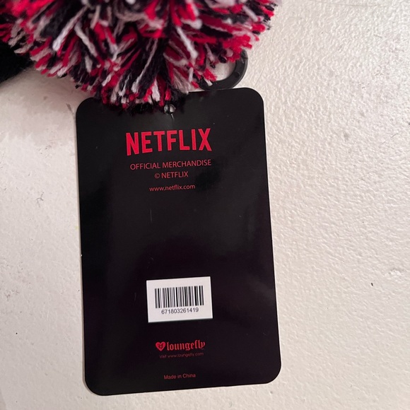 NWT Netflix official x Loungefly Stranger Things Beanie - Picture 4 of 4